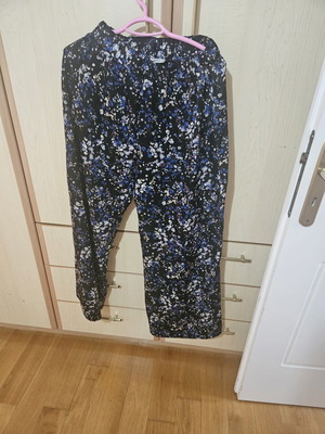 Regalinas pants like new, black floral with elastic waist, size M