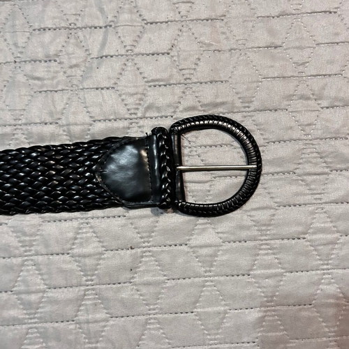 Women's knitted black belt like new, adjustable