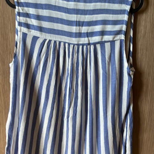Sleeveless women's shirt H&M XS 100% viscose like new, white and blue