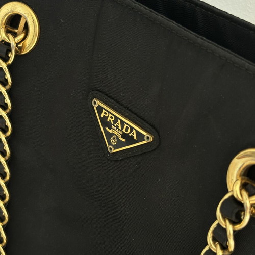 Vintage Prada shoulder bag in excellent condition, black