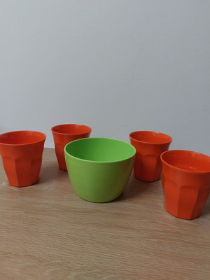 Zara Home Kids σετ 5 ποτήρια από μελαμίνη σε πορτοκαλί και πράσινο