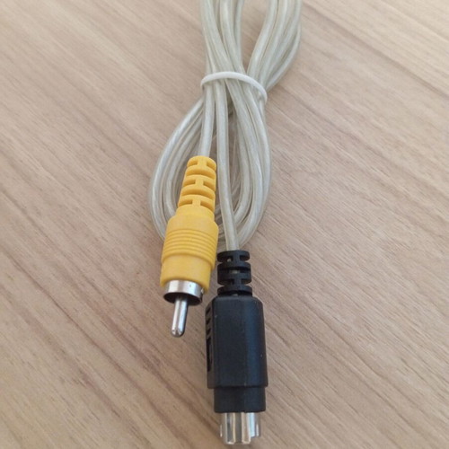 S Video 4 Pin Male to RCA Female like new