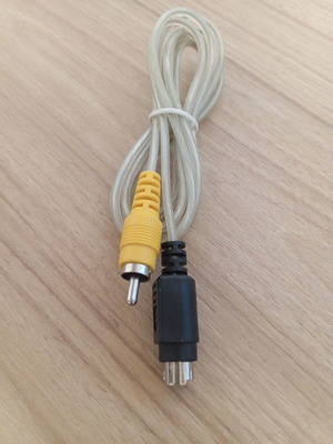 S Video 4 Pin Male to RCA Female like new