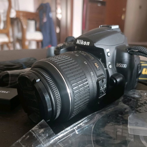 Nikon D-5000 DSLR σαν καινούργιο με μπαταρία και τσάντα μεταφοράς