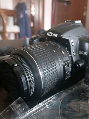Nikon D-5000 DSLR σαν καινούργιο με μπαταρία και τσάντα μεταφοράς