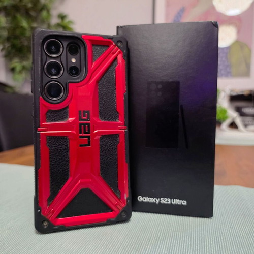 Samsung Galaxy S23 Ultra 512GB black with UAG case