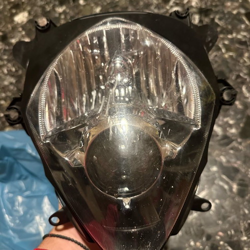 Headlight for GSXR 1000 K8 used with broken mounts