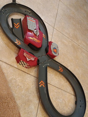Cars Speedway track used, genuine, works with 3 C batteries