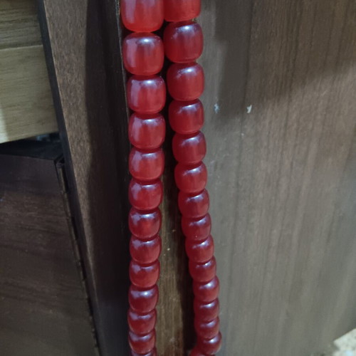 Red komboloi with sweet sound, resin mix