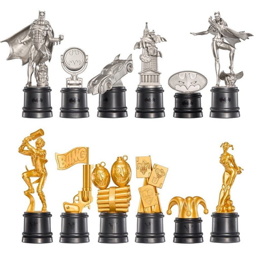 Batman vs The Joker Chess Set new, 32 pieces with foldable board