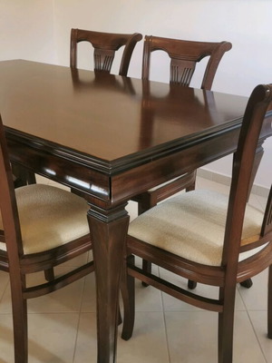 Dining set like new, table with 6 chairs