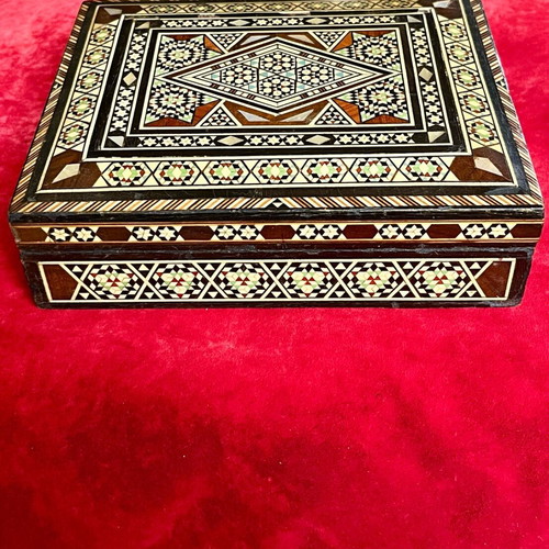 Ξύλινο κουτί vintage 1960s με mother of pearl marquetry από τη Μέση Ανατολή μεταχειρισμένο