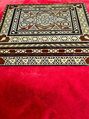 Ξύλινο κουτί vintage 1960s με mother of pearl marquetry από τη Μέση Ανατολή μεταχειρισμένο