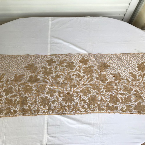Handmade embroidery set used with discoloration