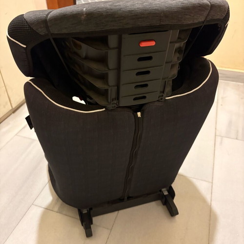 Car seat used with minor wear on handle
