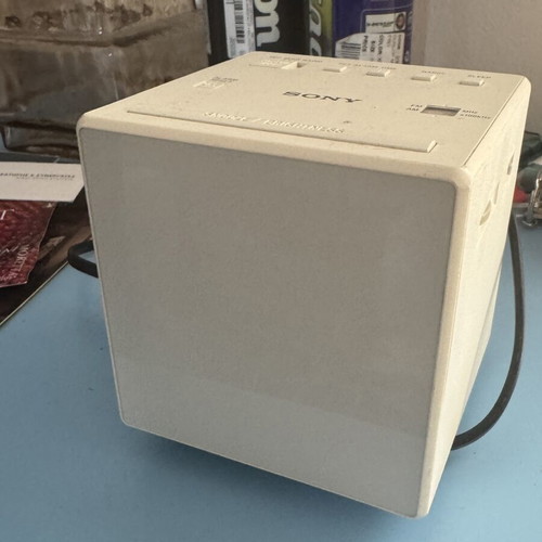 Sony Radio Clock ICFC1 White like new, compact alarm
