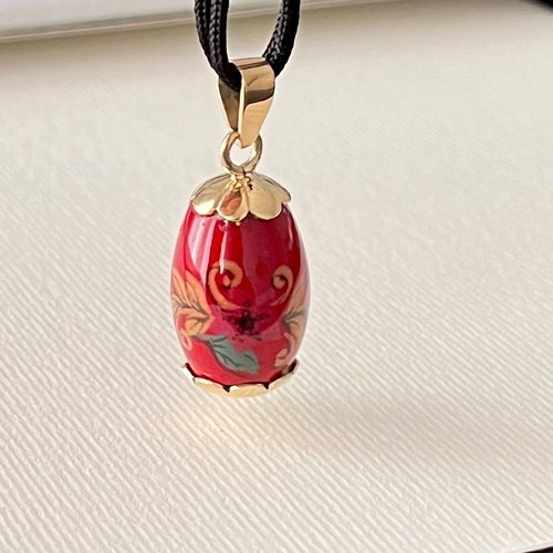 Porcelain pendant with 14k gold new