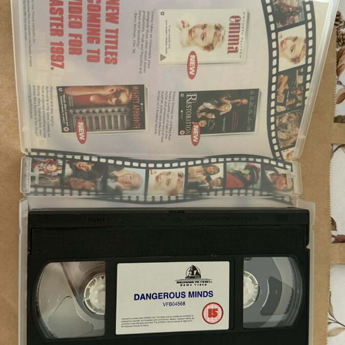 Dangerous Minds videocassette like new