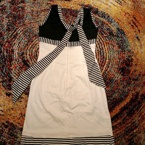 Summer dress tied at neck size Medium like new, white