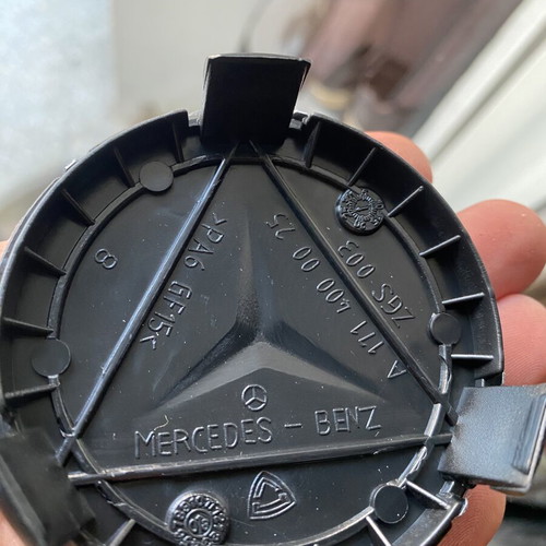Mercedes Benz wheel caps set new