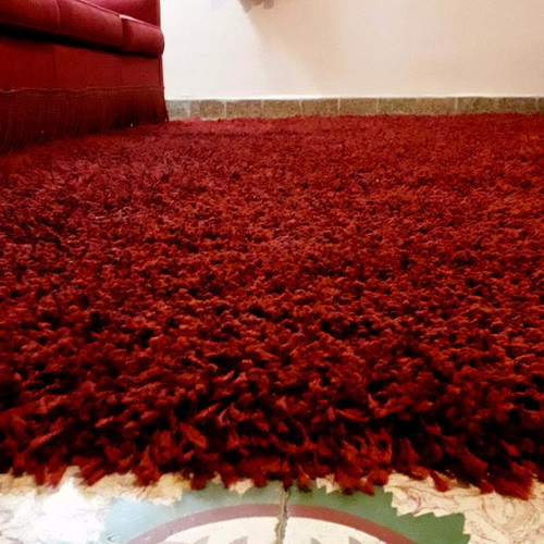 Shaggy Lux rug like new, deep red