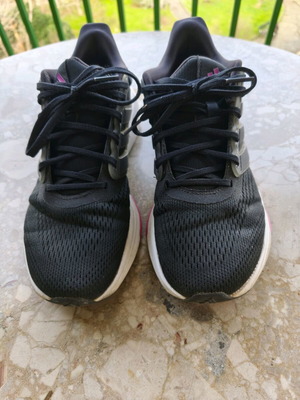 Adidas athletic shoes size 42 like new, black and pink