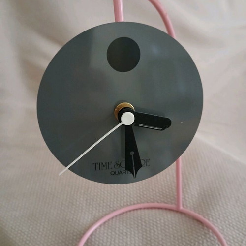 Modern battery clock like new, table clock