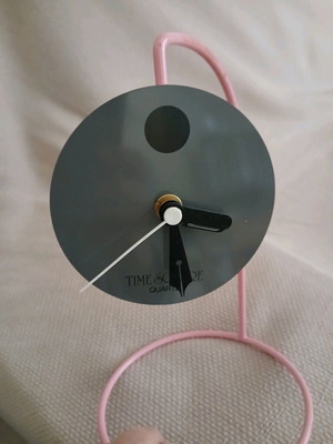 Modern battery clock like new, table clock