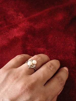 Silver ring used with freshwater pearls and cubic zirconia