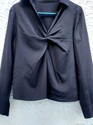 Shirt like new, black, silk-like elastic fabric, one size