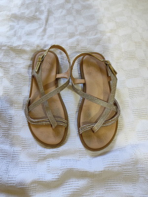 Absorba girls' sandals size 33 used, beige