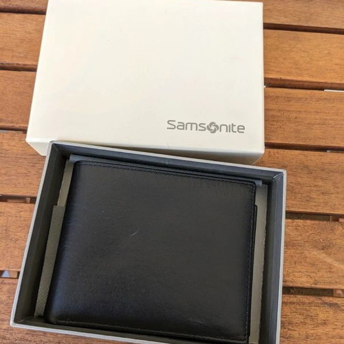 Samsonite Cordova leather wallet like new, black