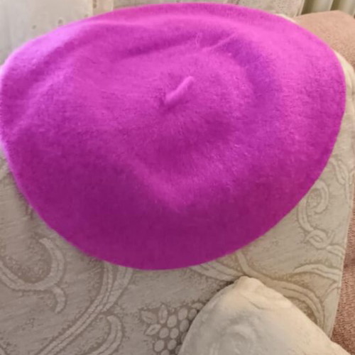 Women's pink beret like new