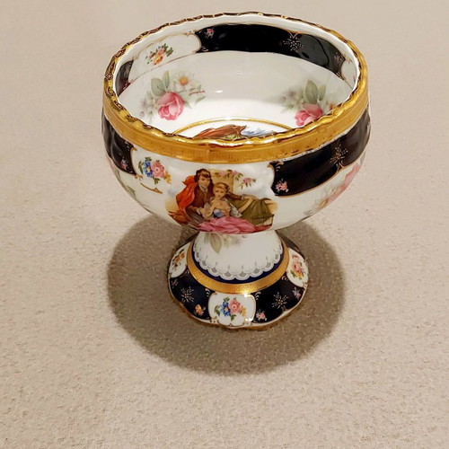 France Royale footed bowl used with 22k gold, 14 cm height and 12 cm width