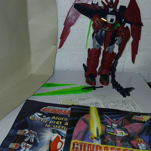 Bandai Gundam Epyon 1995 figure used, missing one hand