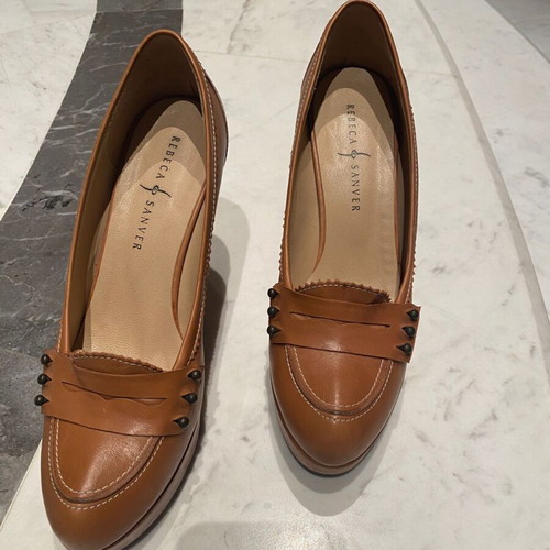 Rebeca Sanver tan pumps like new size 40