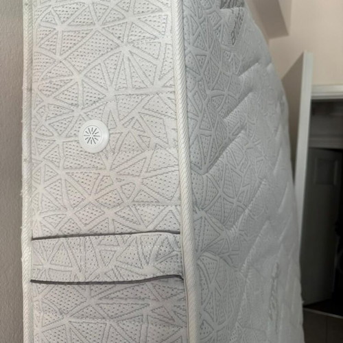 Single mattress like new, dimensions 105x195 cm