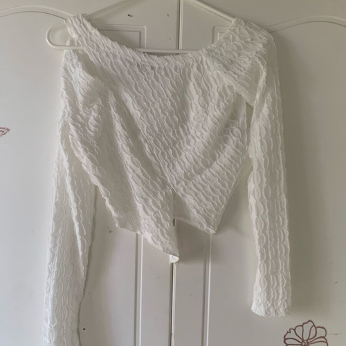 White off the shoulder top with ruffles and lace, size XS, new Shein