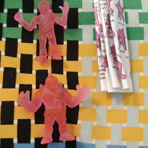 Cosmix pack with two figures like new and catalog