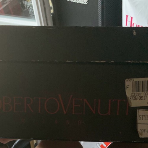Roberto Venuti Milano patent leather pumps like new with red sole