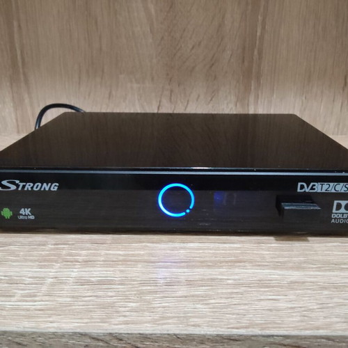 Strong SRT 2401 4K UHD dual DVB-S2 DVB-T2 DVB-C combo receiver, like new