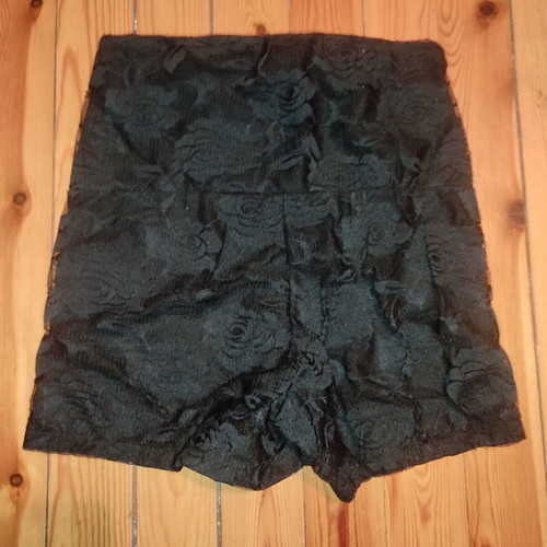 J. Stars Lace Shorts with Matching Band Detail like new, black and silver