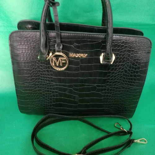 Maxfly synthetic leather handbag like new, black