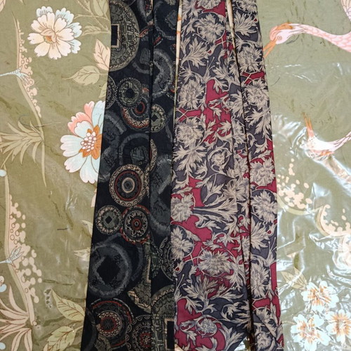 Two men's ties like new, colorful and solid colors