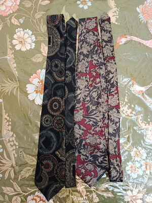Two men's ties like new, colorful and solid colors