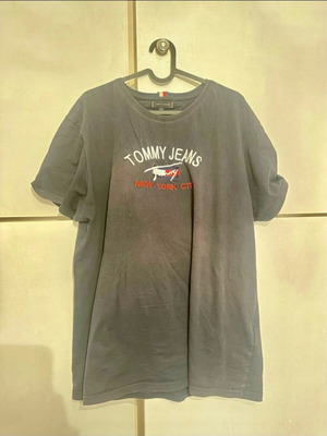 Tommy Jeans New York City ανδρικό T-shirt σε σκούρο μπλε, μέγεθος XXL