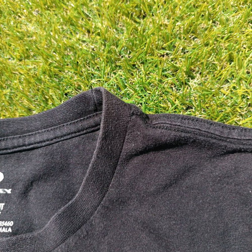 Oakley vintage black t-shirt like new, medium slim fit