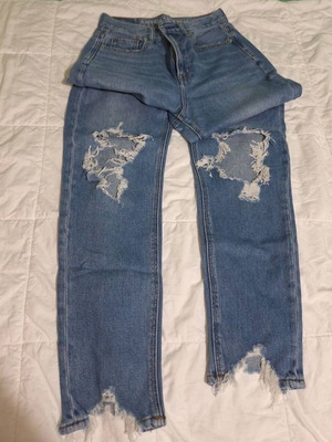 American Eagle women's blue mom jeans like new with knee rips and frayed hems