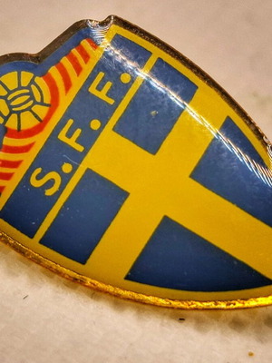 Collectible pin of the Swedish Football Association like new