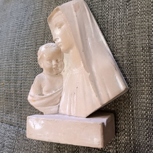 Virgin Mary tabletop statue like new, 13x9.5 cm